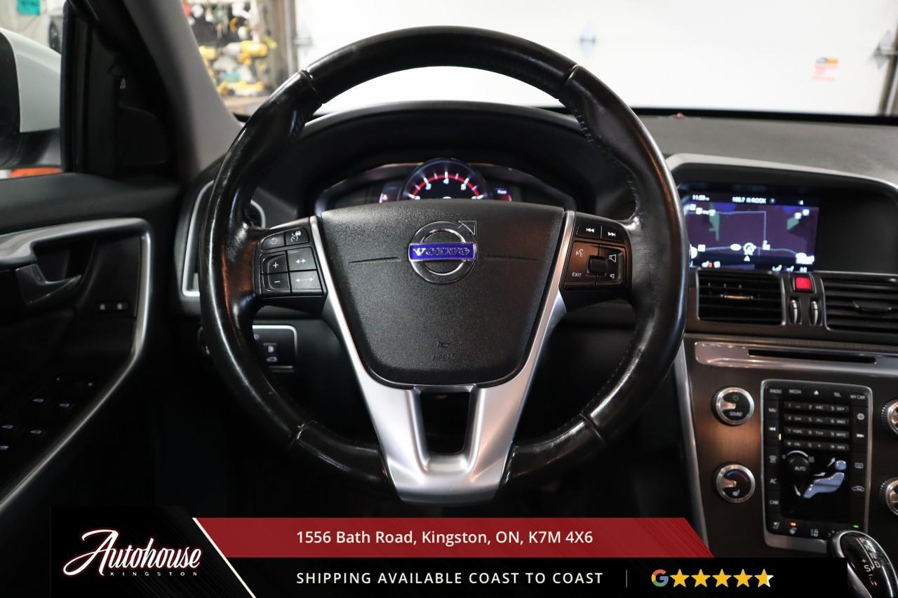 2016 Volvo XC60 T5 Special Edition Premier NAVIGATION - PANORAMIC SUNROOF Photo