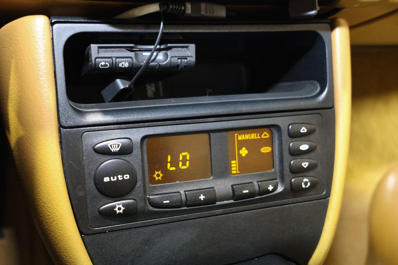 2002 Porsche 911 CARRERA AUTO Photo