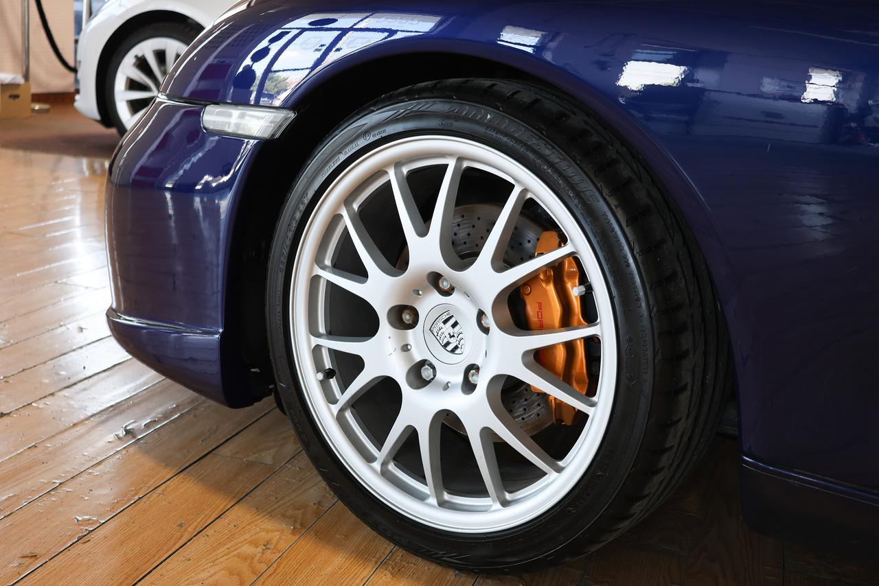 2002 Porsche 911 CARRERA AUTO Photo