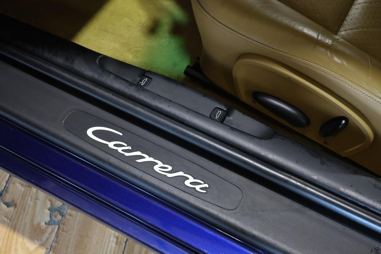 2002 Porsche 911 CARRERA AUTO Photo