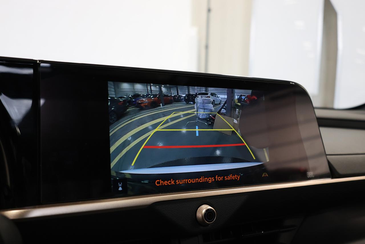 2023 Toyota Crown LIMITED AWD HYBRID - PANO|NAVI|CAMERA|BLINDSPOT Photo