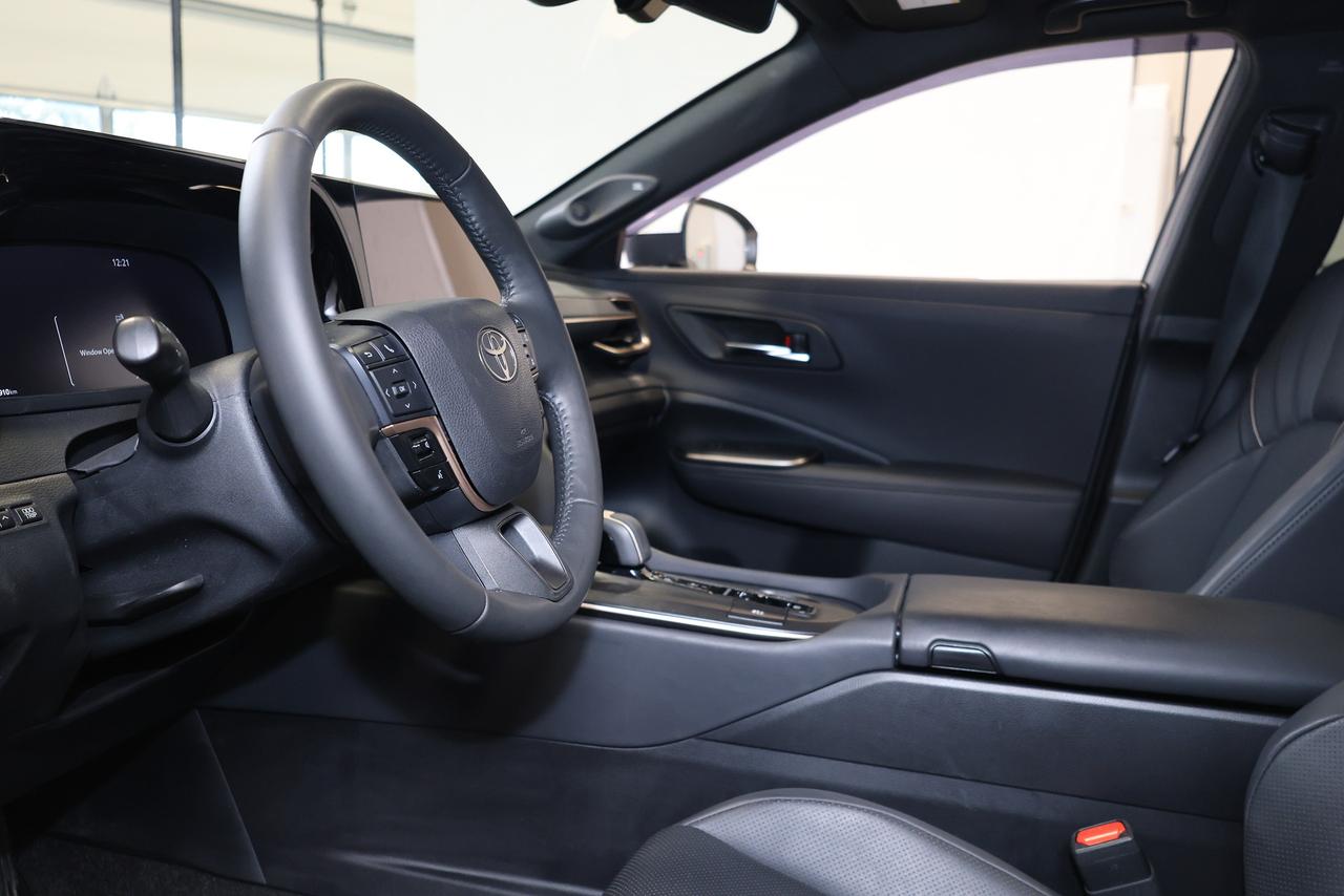 2023 Toyota Crown LIMITED AWD HYBRID - PANO|NAVI|CAMERA|BLINDSPOT Photo