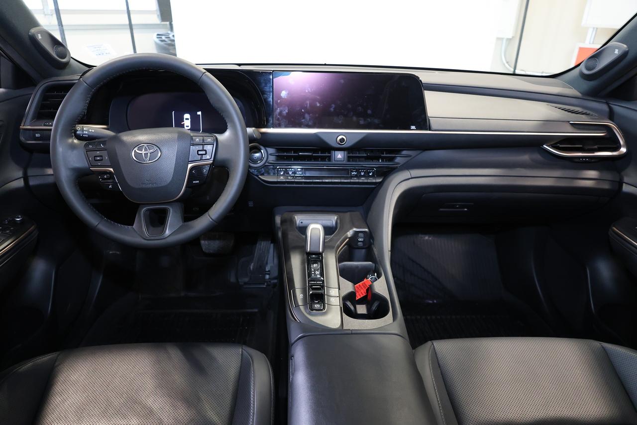 2023 Toyota Crown LIMITED AWD HYBRID - PANO|NAVI|CAMERA|BLINDSPOT Photo