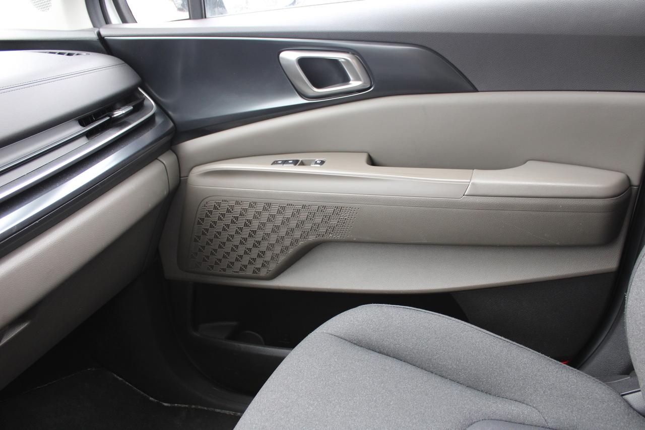 2025 Kia Carnival LX Photo