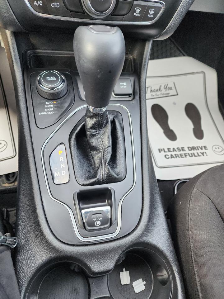 2021 Jeep Cherokee Sport l 64K KM | Clean Carfax | Fully Serviced 🔥 Photo