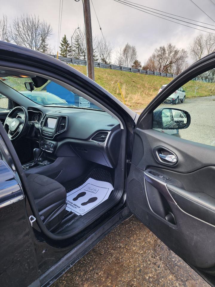 2021 Jeep Cherokee Sport l 64K KM | Clean Carfax | Fully Serviced 🔥 Photo
