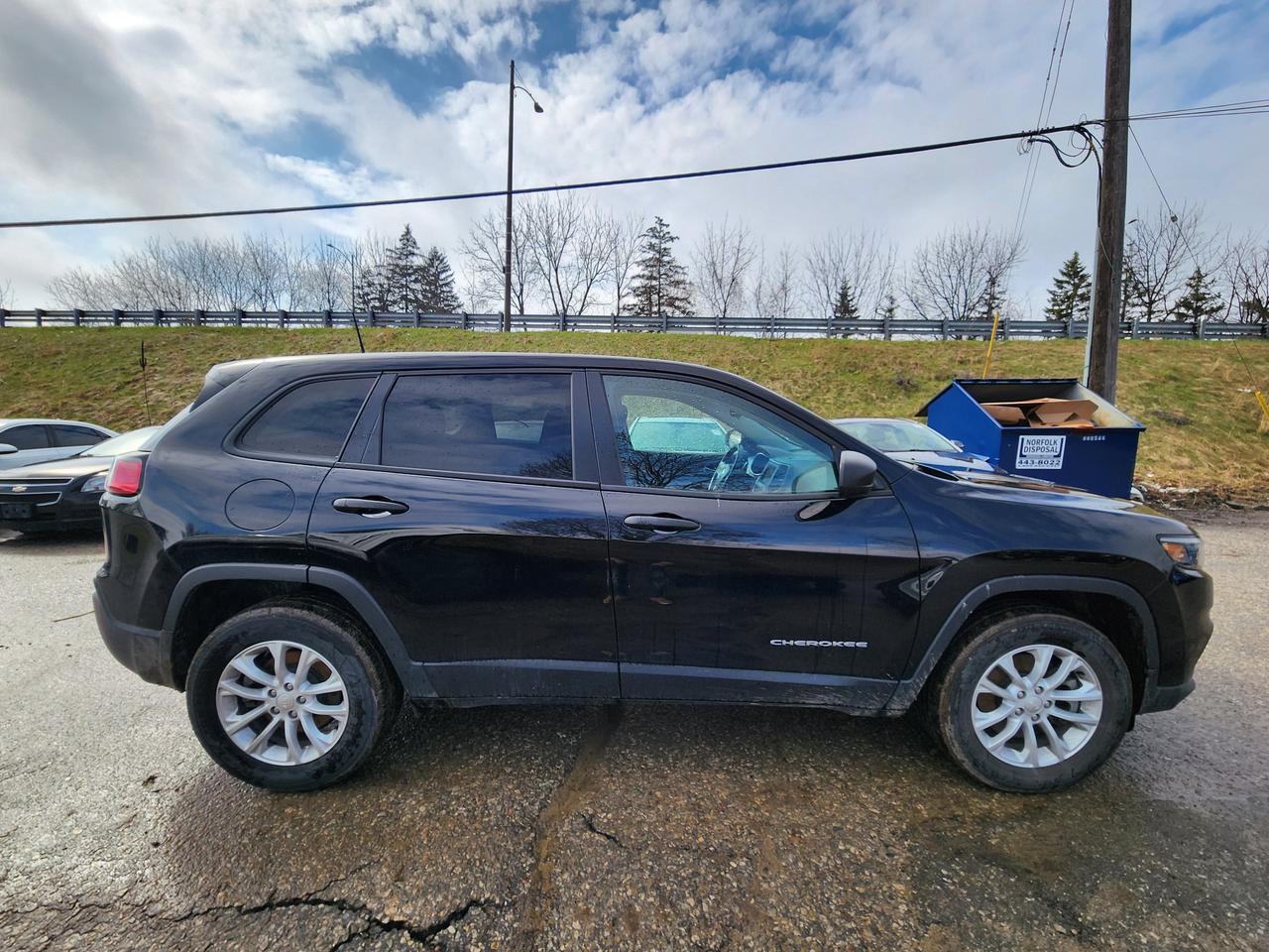 2021 Jeep Cherokee Sport l 64K KM | Clean Carfax | Fully Serviced 🔥 Photo