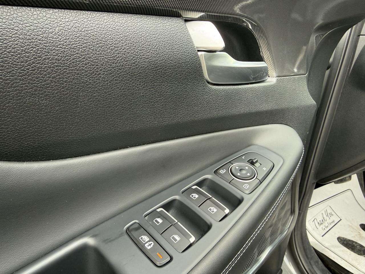 2021 Hyundai Santa Fe Preferred w/Trend pkg.  LEATHER LOADED Photo