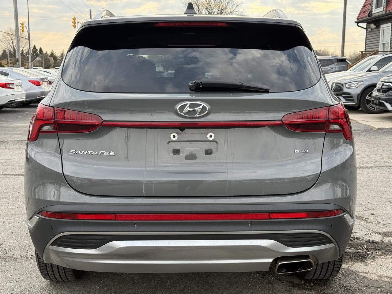 2021 Hyundai Santa Fe Preferred w/Trend pkg.  LEATHER LOADED Photo