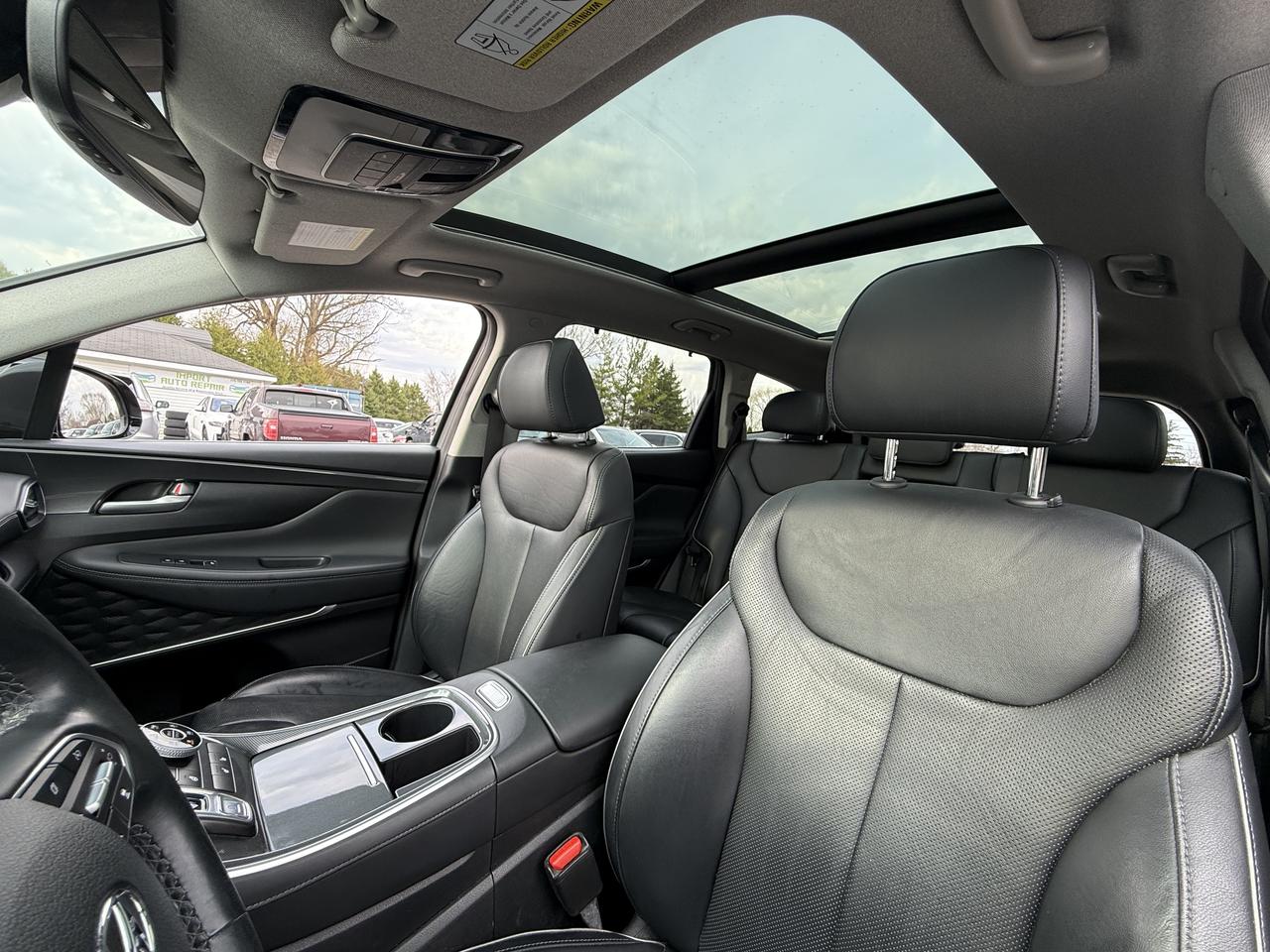 2021 Hyundai Santa Fe Preferred w/Trend pkg.  LEATHER LOADED Photo