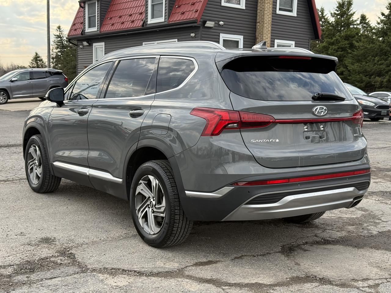 2021 Hyundai Santa Fe Preferred w/Trend pkg.  LEATHER LOADED Photo