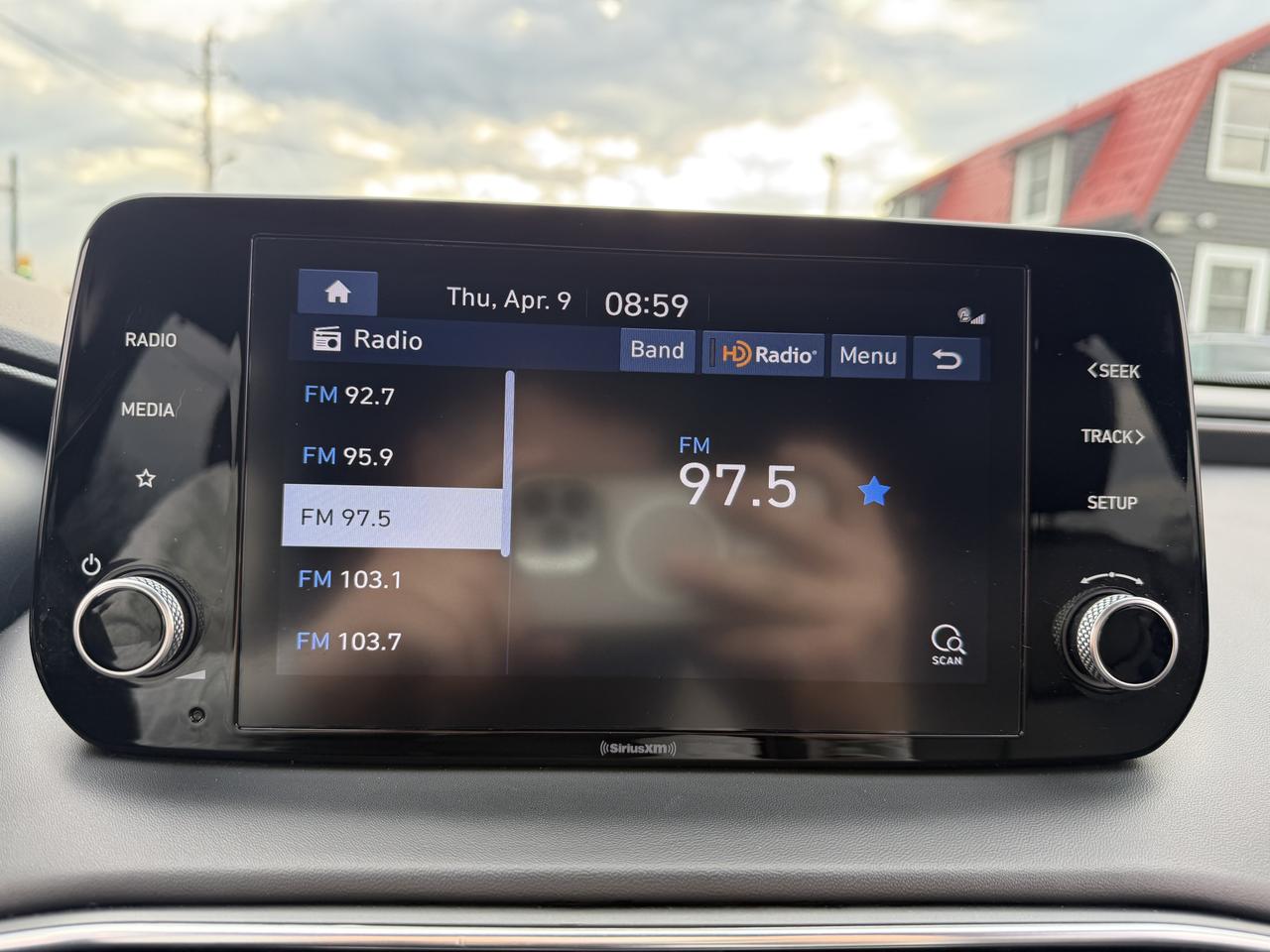 2021 Hyundai Santa Fe Preferred w/Trend pkg.  LEATHER LOADED Photo