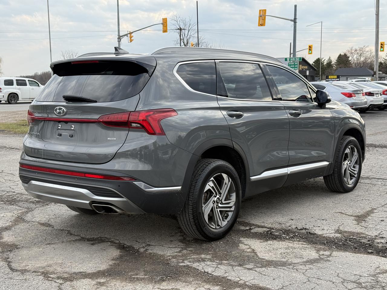 2021 Hyundai Santa Fe Preferred w/Trend pkg.  LEATHER LOADED Photo2