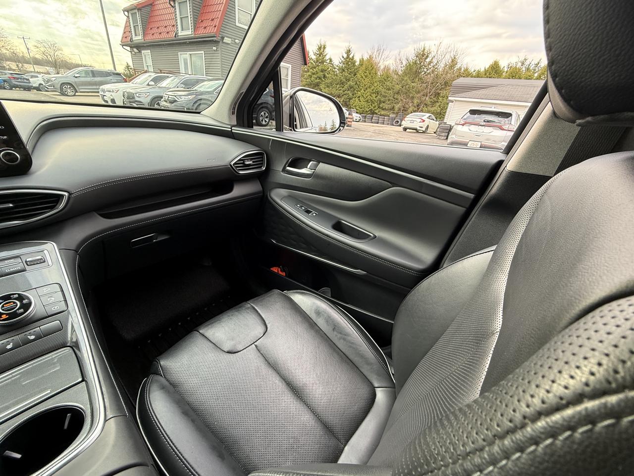 2021 Hyundai Santa Fe Preferred w/Trend pkg.  LEATHER LOADED Photo