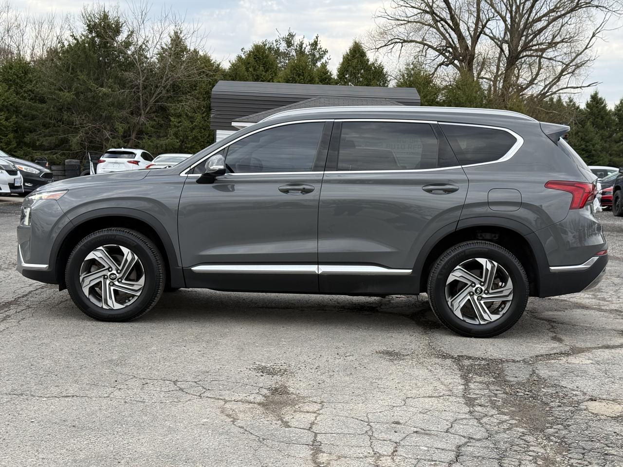 2021 Hyundai Santa Fe Preferred w/Trend pkg.  LEATHER LOADED Photo