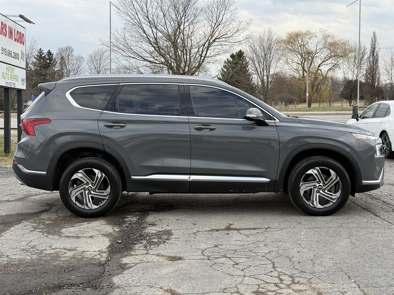 2021 Hyundai Santa Fe Preferred w/Trend pkg.  LEATHER LOADED Photo