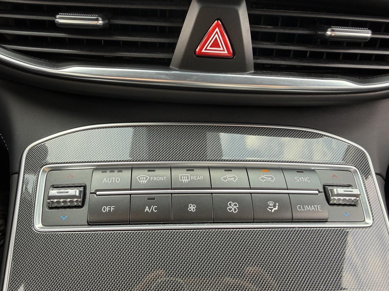 2021 Hyundai Santa Fe Preferred w/Trend pkg.  LEATHER LOADED Photo