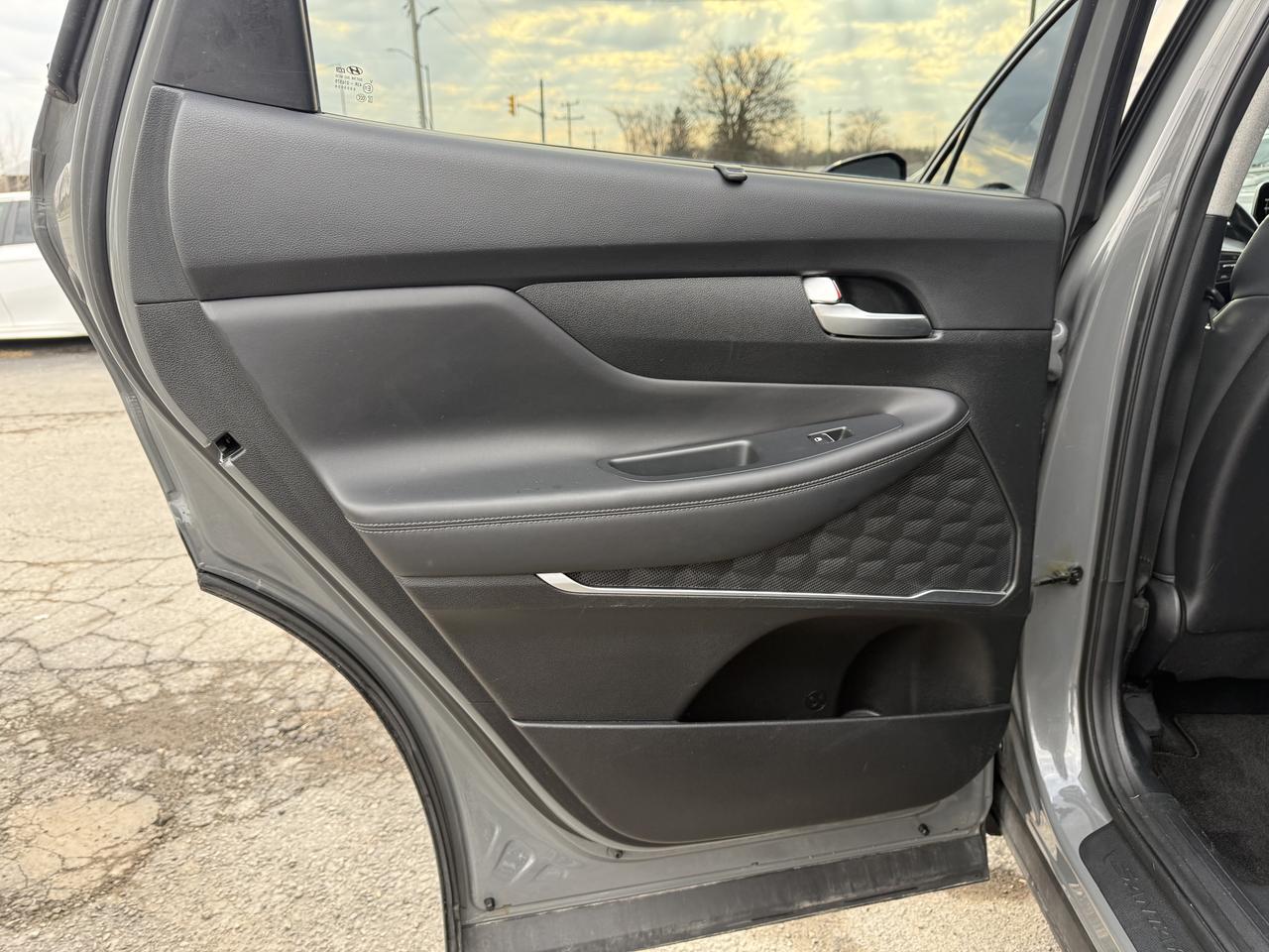 2021 Hyundai Santa Fe Preferred w/Trend pkg.  LEATHER LOADED Photo