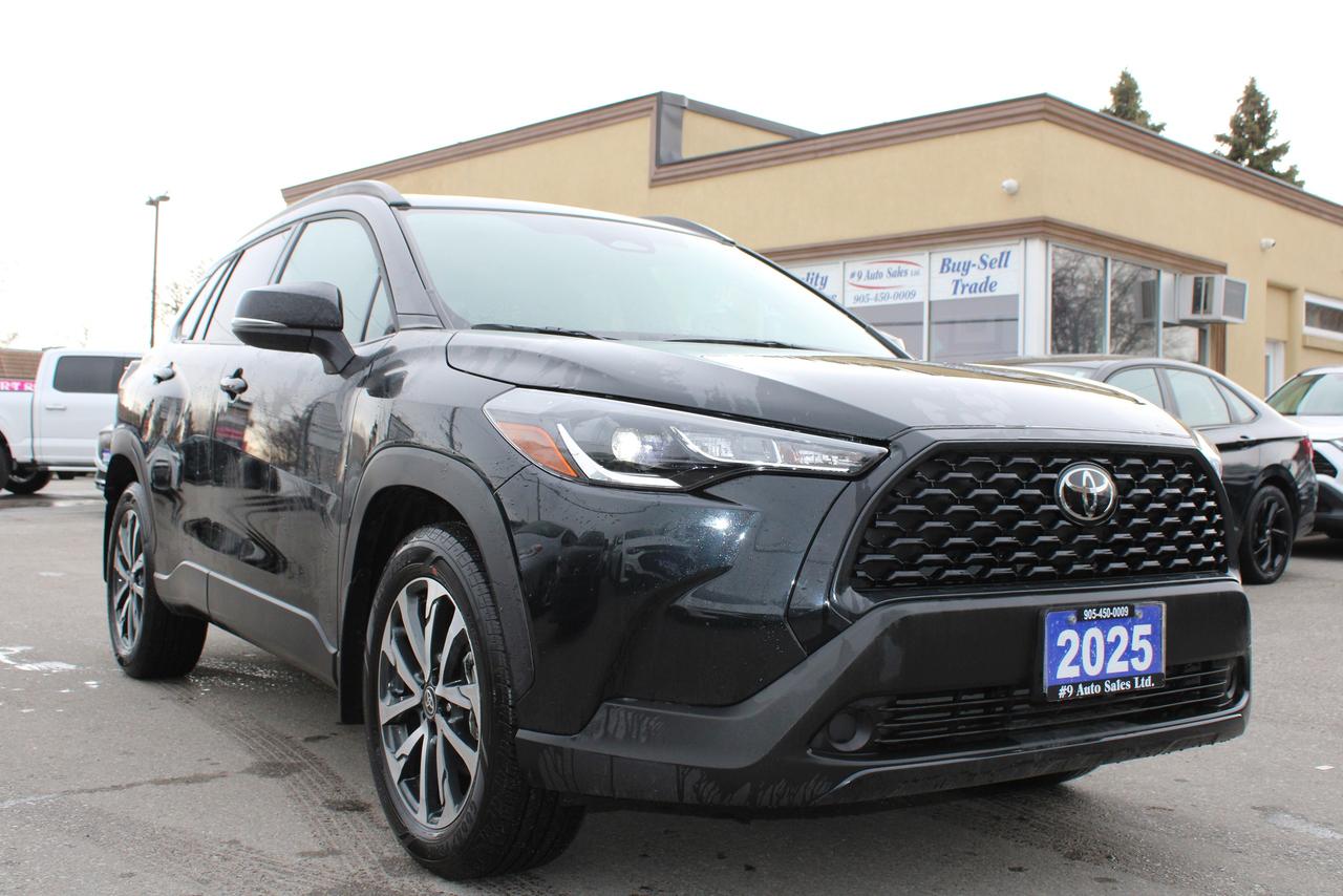 2025 Toyota Corolla Cross LE Photo