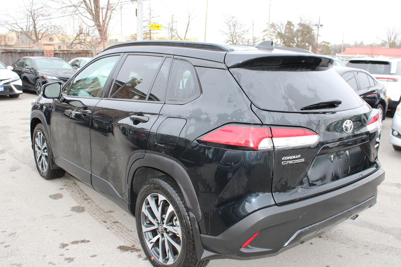 2025 Toyota Corolla Cross LE Photo