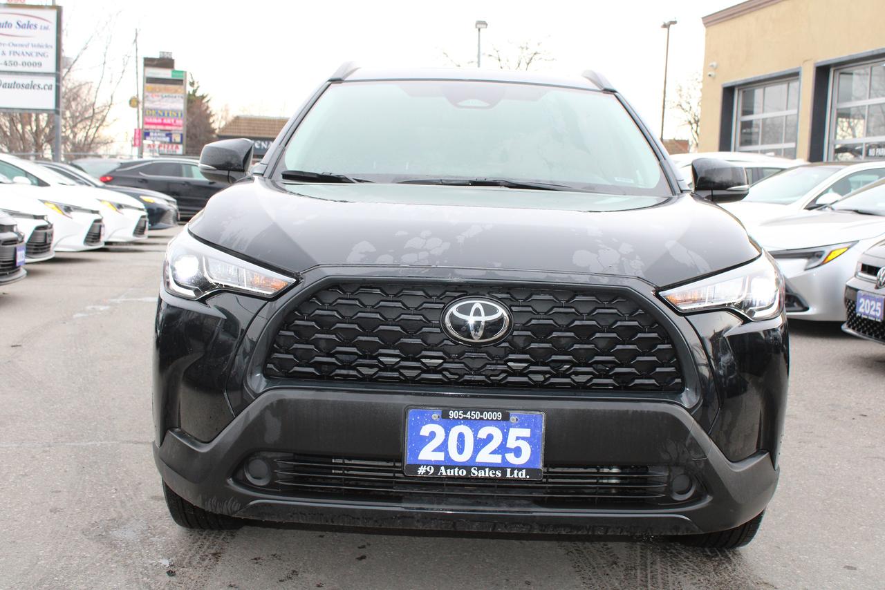 2025 Toyota Corolla Cross LE Photo
