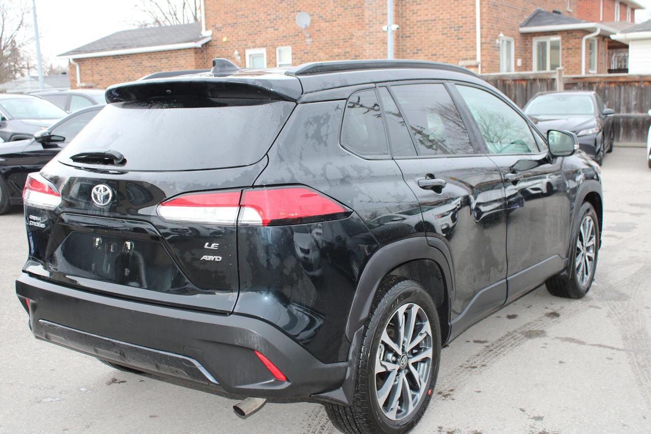 2025 Toyota Corolla Cross LE Photo