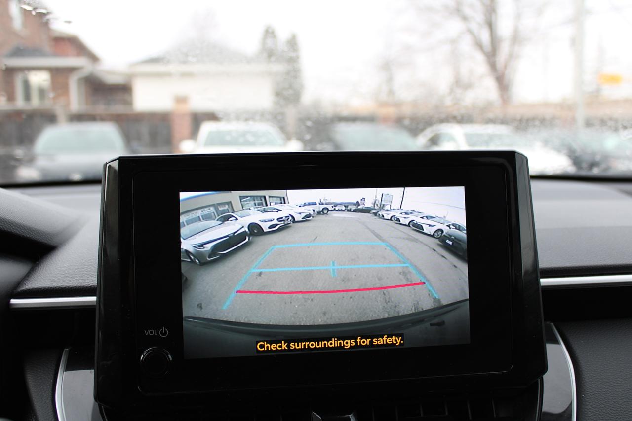 2025 Toyota Corolla Cross LE Photo