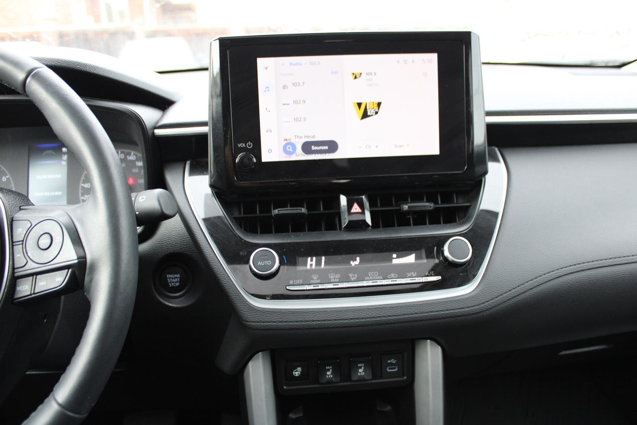 2025 Toyota Corolla Cross LE Photo