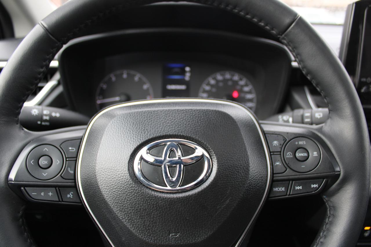 2025 Toyota Corolla Cross LE Photo