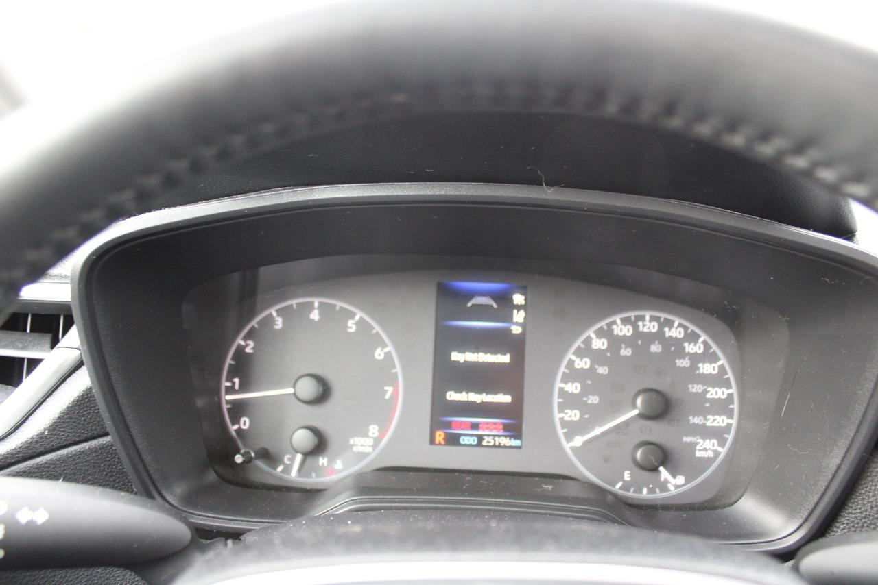 2025 Toyota Corolla Cross LE Photo