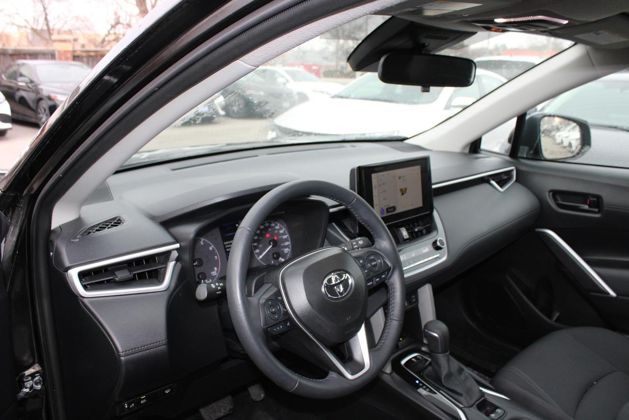 2025 Toyota Corolla Cross LE Photo