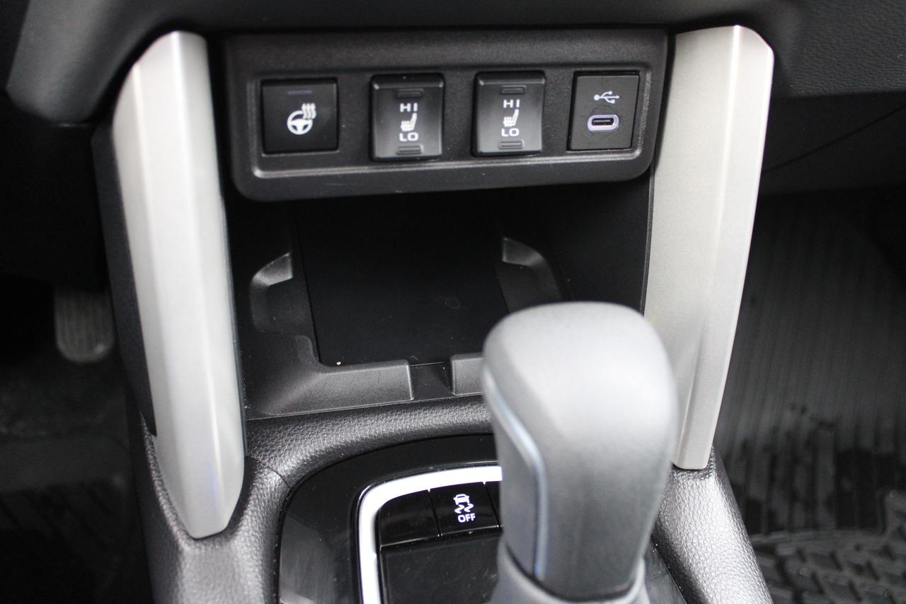 2025 Toyota Corolla Cross LE Photo