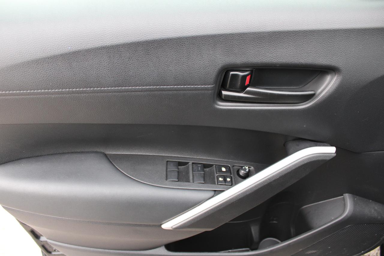 2025 Toyota Corolla Cross LE Photo