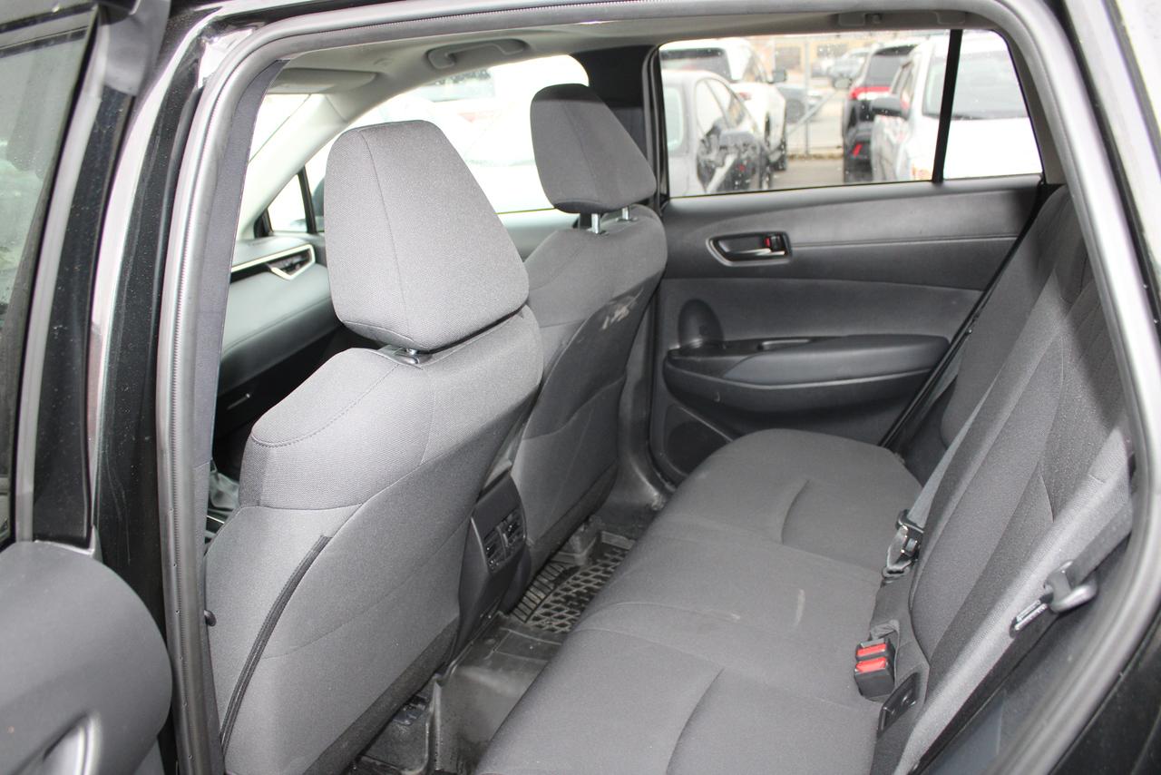 2025 Toyota Corolla Cross LE Photo