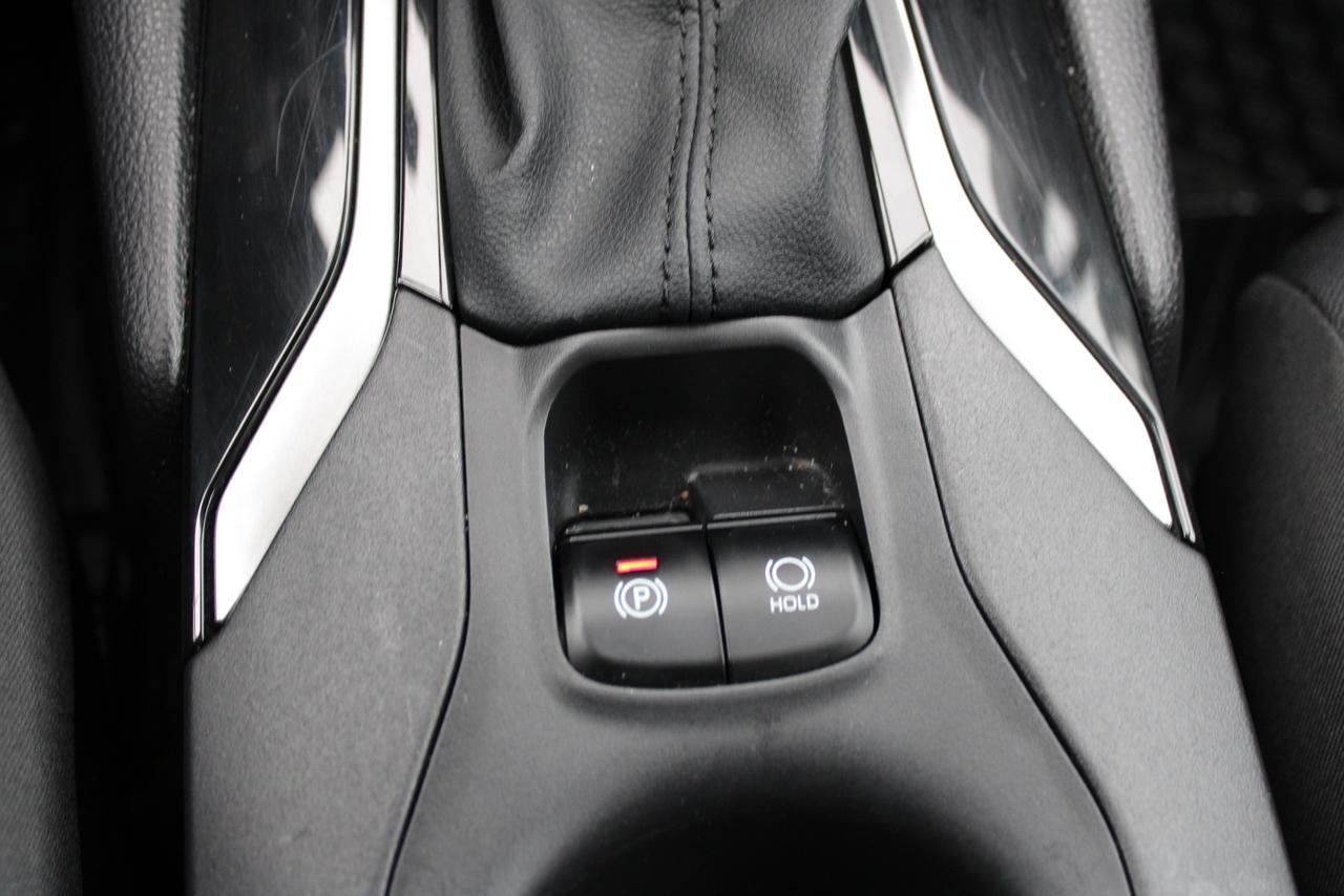 2025 Toyota Corolla Cross LE Photo