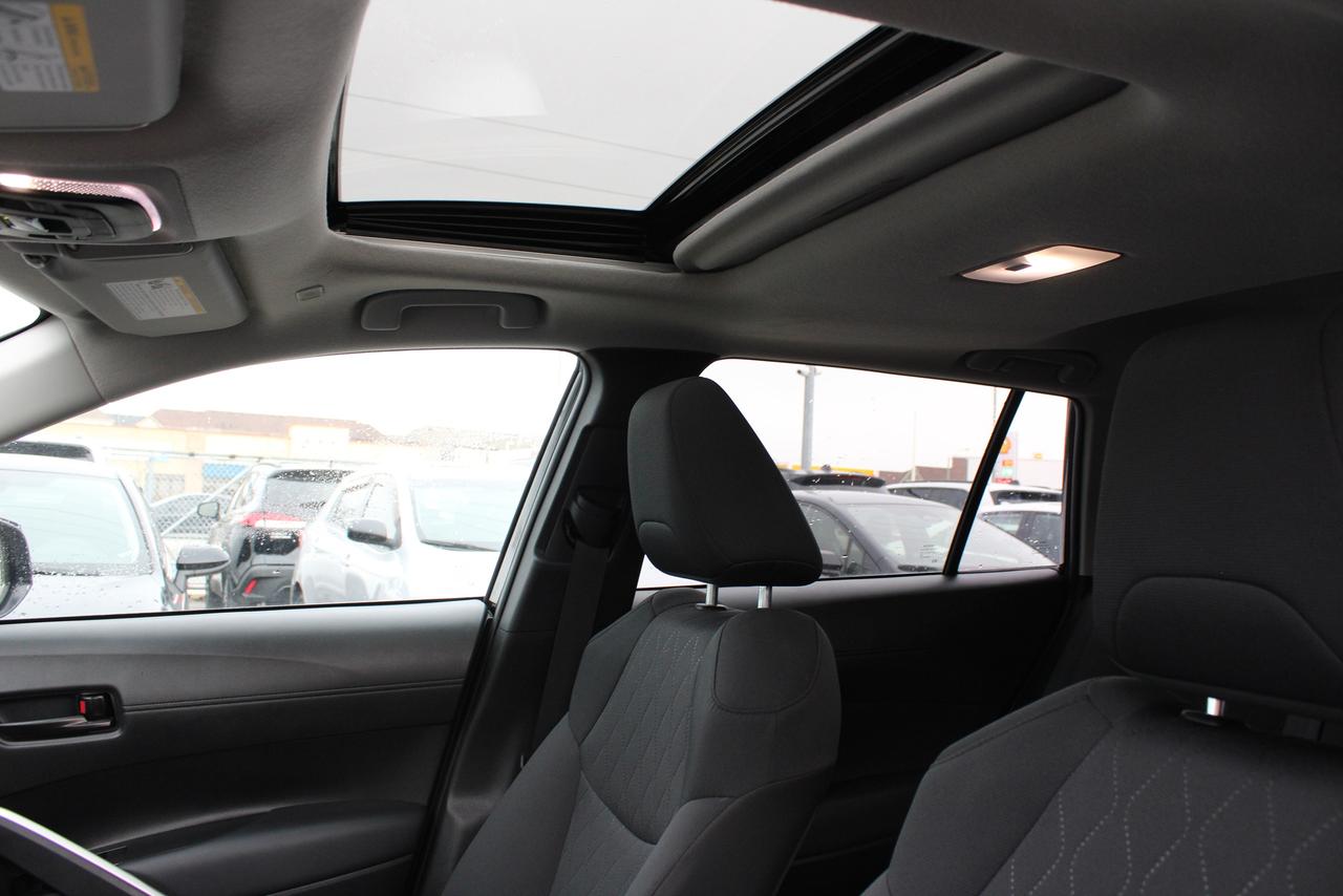 2025 Toyota Corolla Cross LE Photo