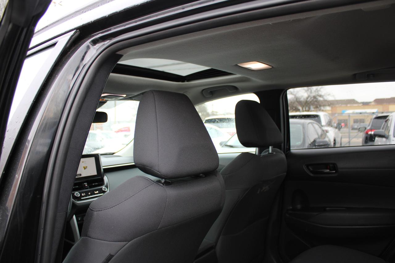 2025 Toyota Corolla Cross LE Photo