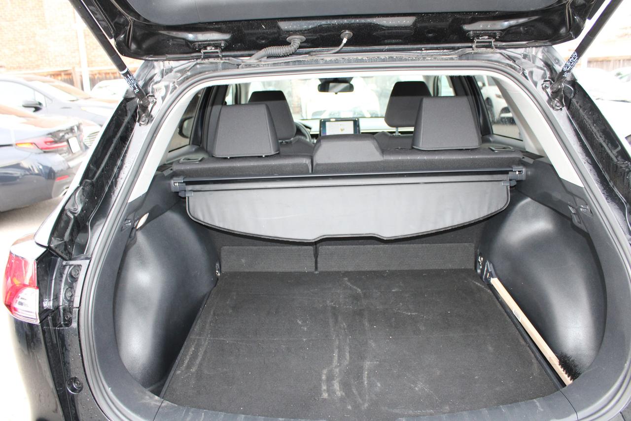 2025 Toyota Corolla Cross LE Photo