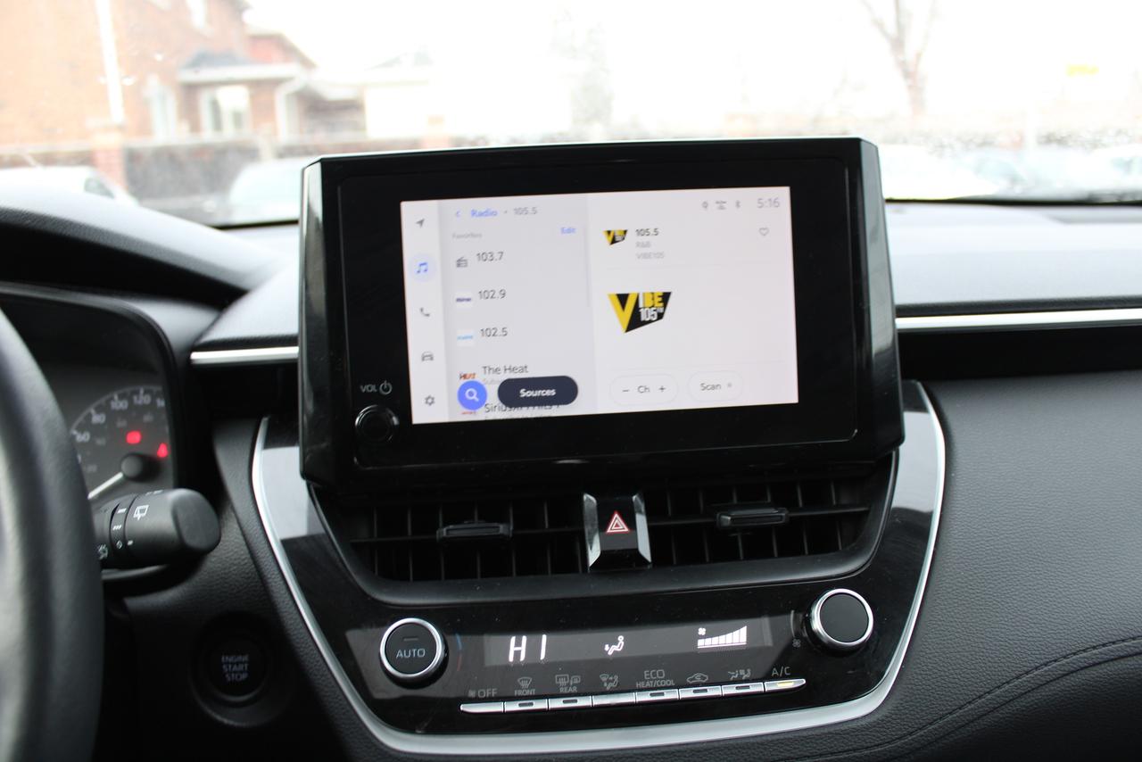 2025 Toyota Corolla Cross LE Photo