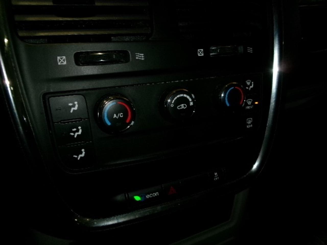 2014 Dodge Grand Caravan SE Photo2