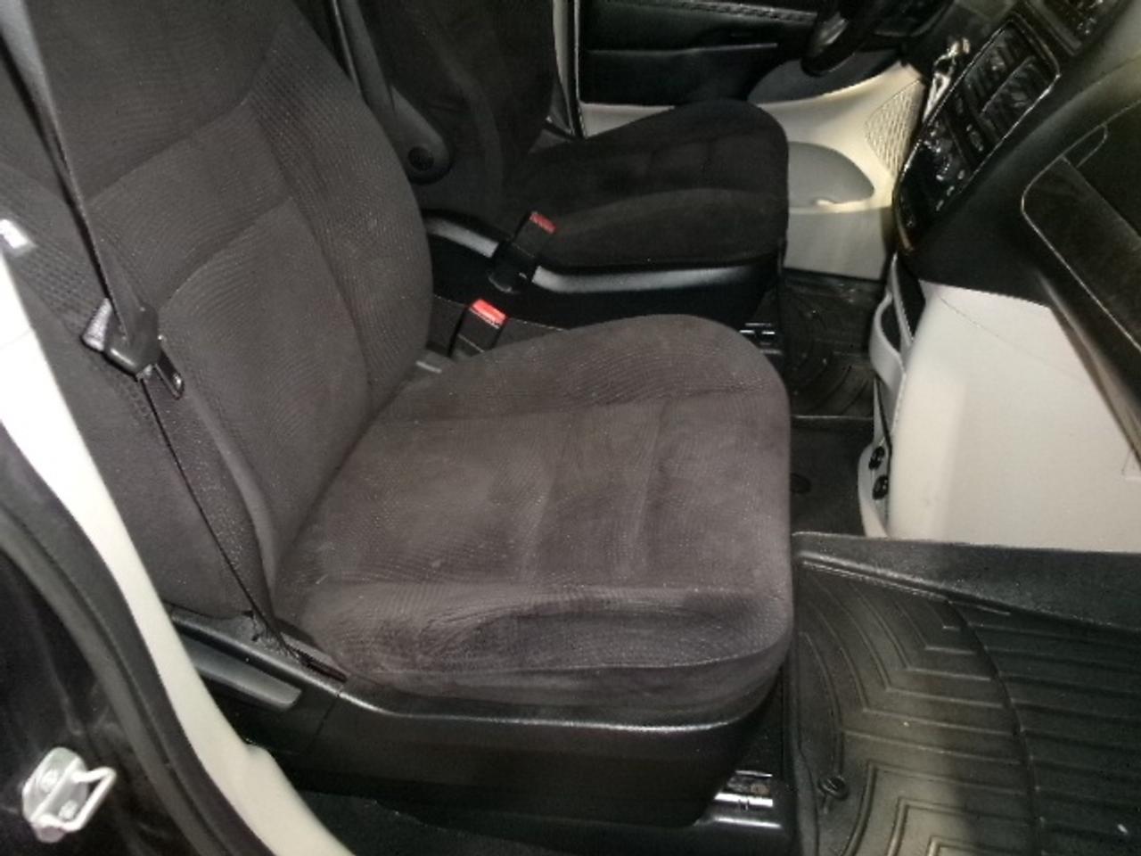 2014 Dodge Grand Caravan SE Photo