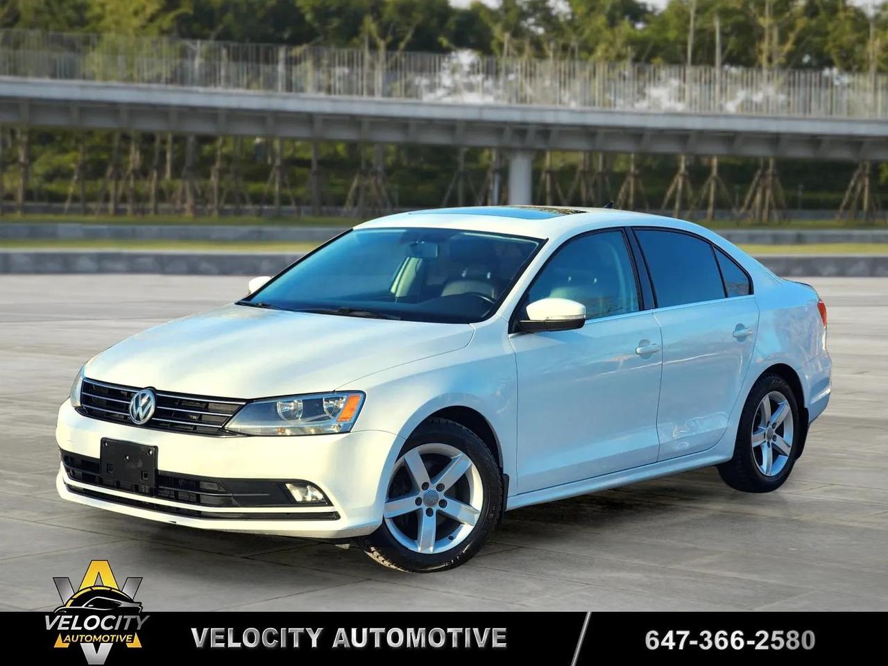 2015 Volkswagen Jetta Highline | No Accidents! Photo0