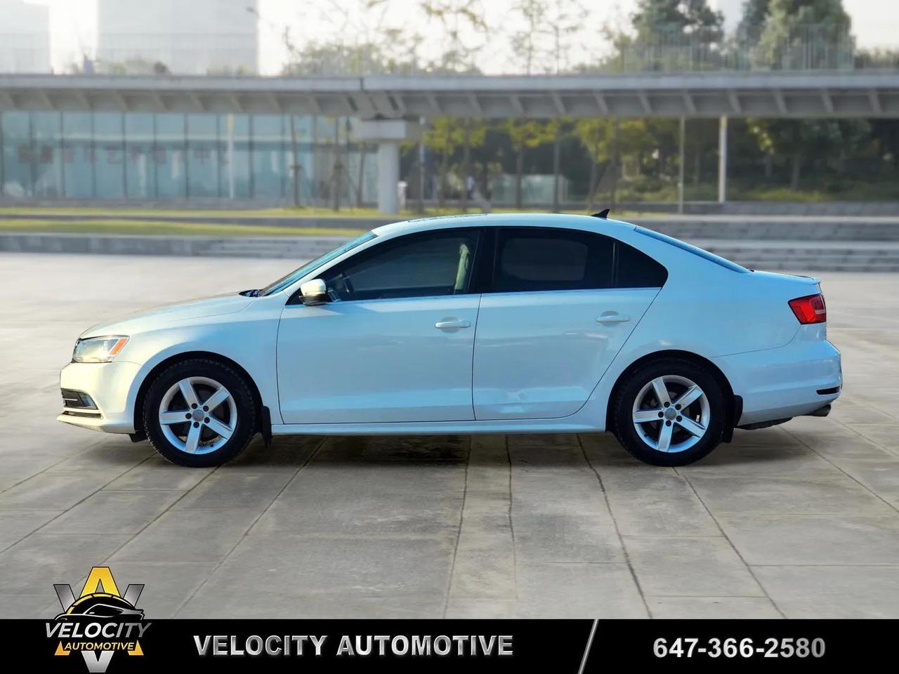 2015 Volkswagen Jetta Highline | No Accidents! Photo