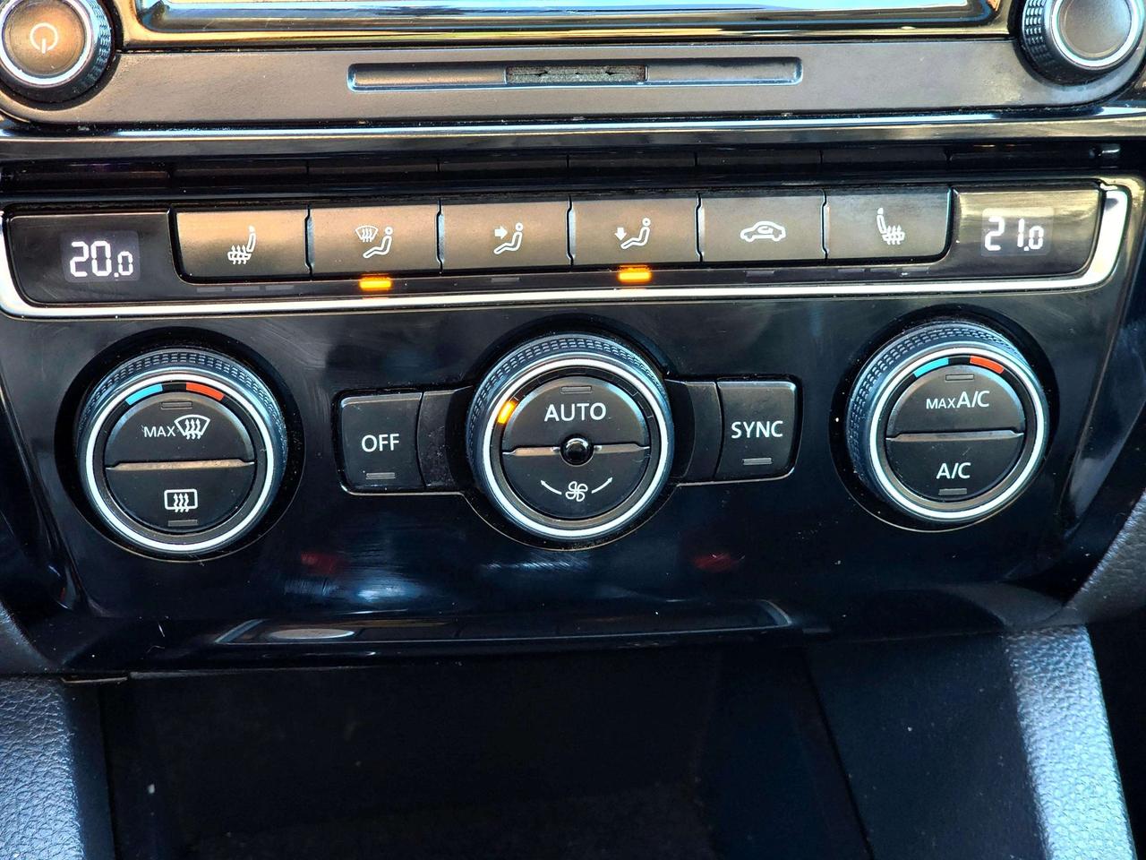 2015 Volkswagen Jetta Highline | No Accidents! Photo