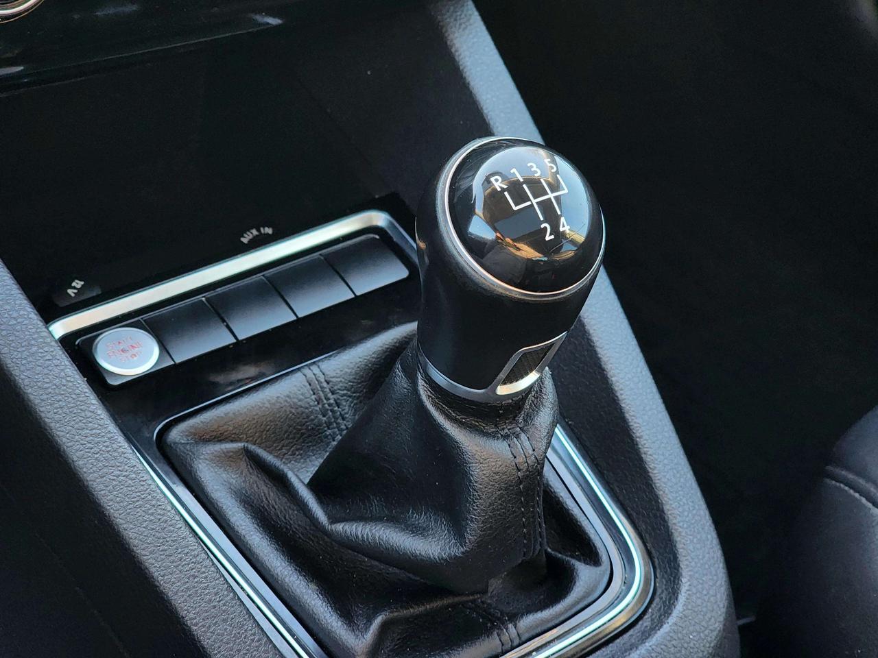 2015 Volkswagen Jetta Highline | No Accidents! Photo