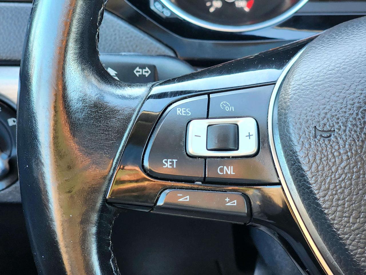 2015 Volkswagen Jetta Highline | No Accidents! Photo