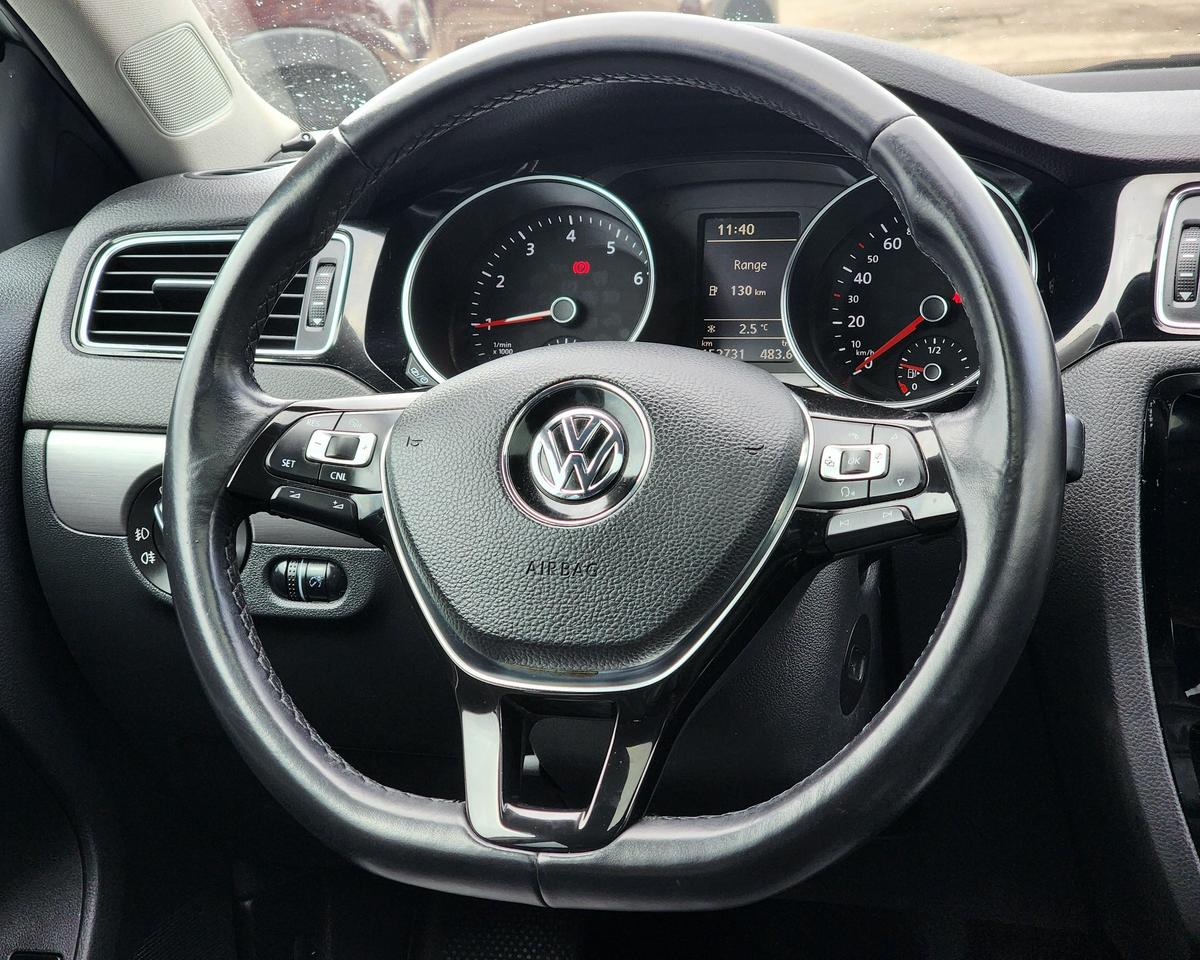 2015 Volkswagen Jetta Highline | No Accidents! Photo
