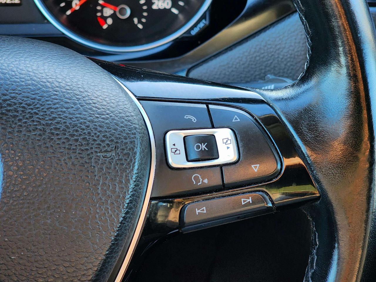 2015 Volkswagen Jetta Highline | No Accidents! Photo