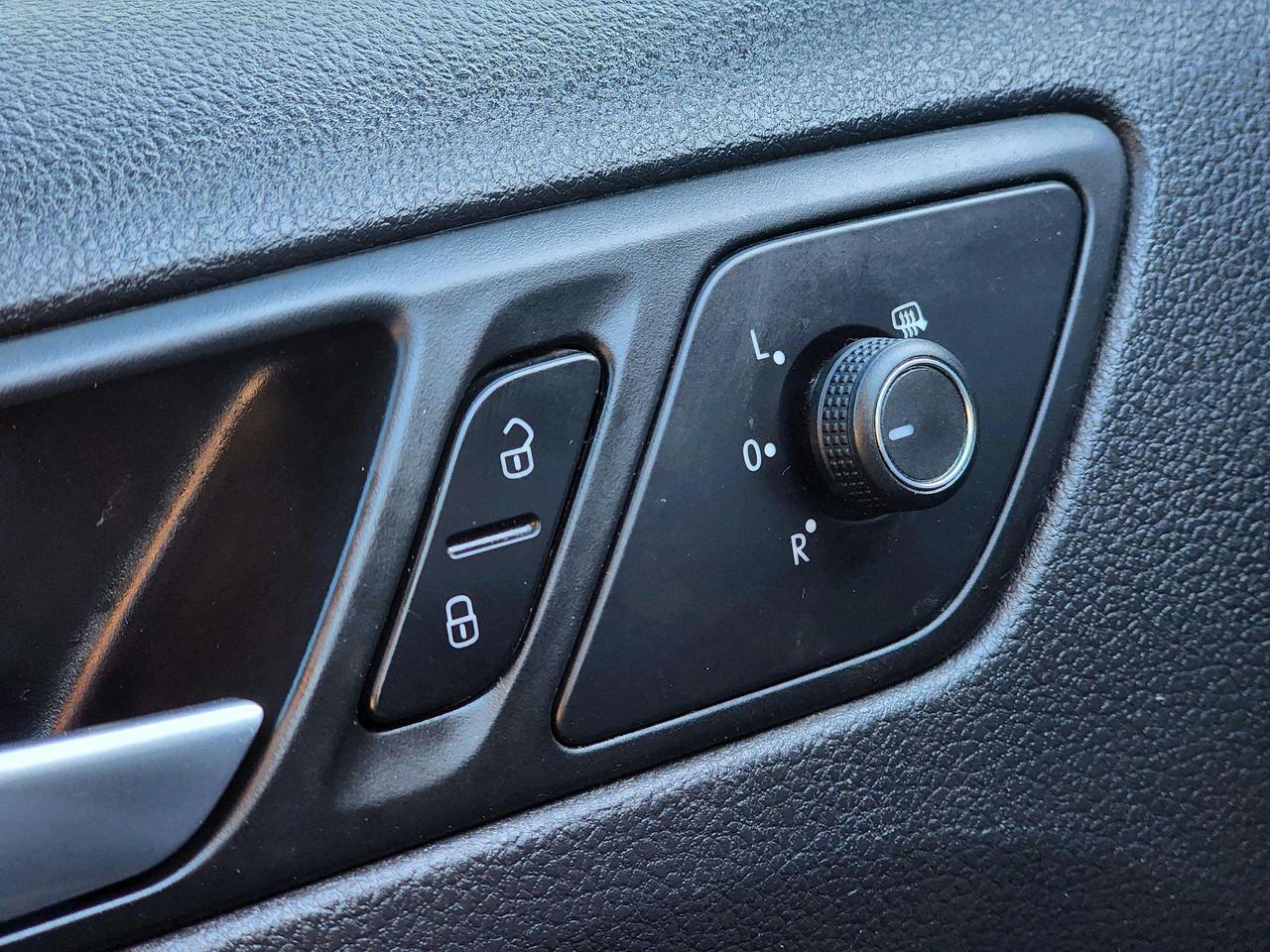 2015 Volkswagen Jetta Highline | No Accidents! Photo