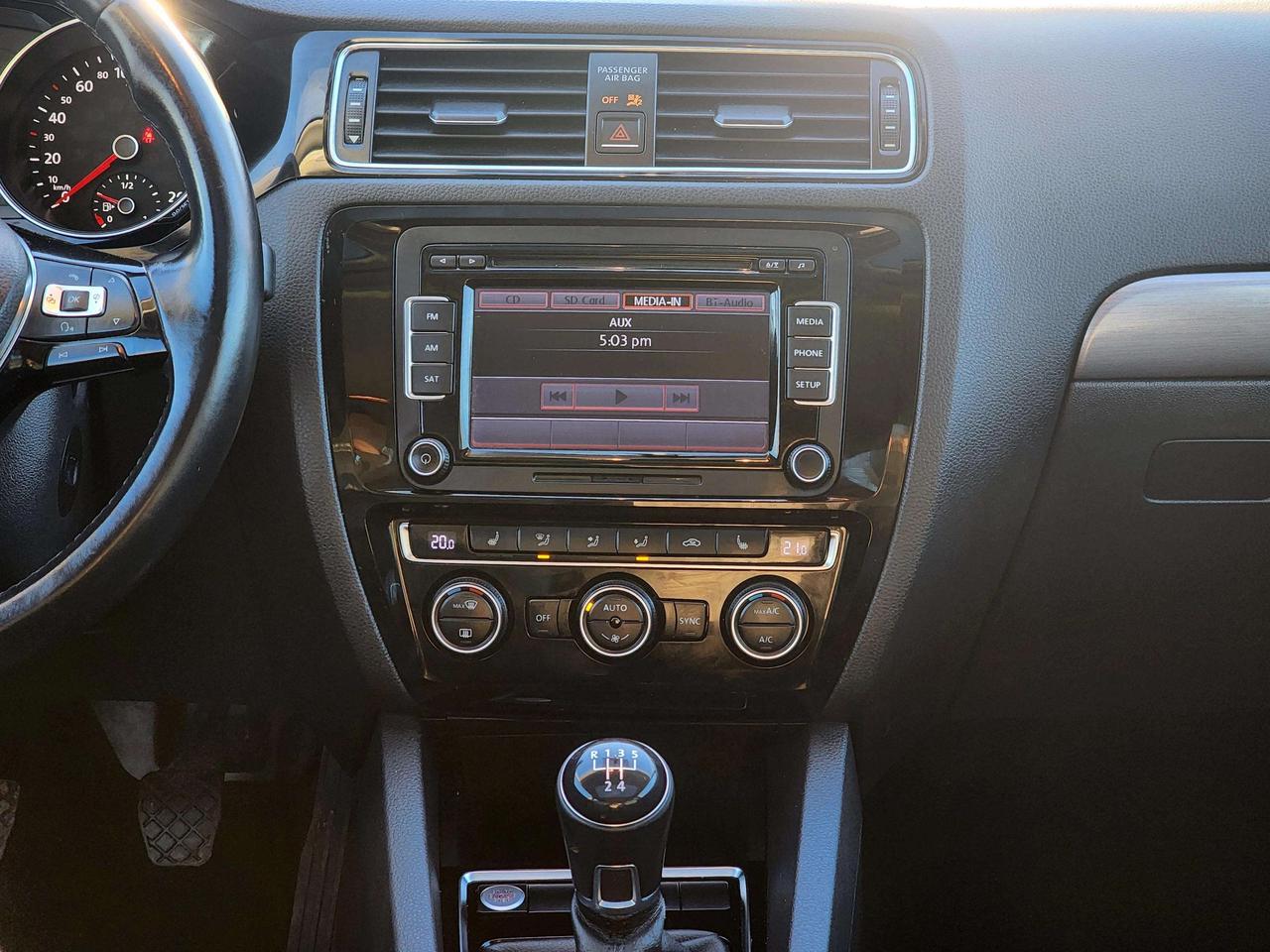 2015 Volkswagen Jetta Highline | No Accidents! Photo